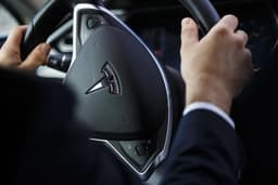 Глава Uber предлагает Tesla сотрудничество в сфере роботакси